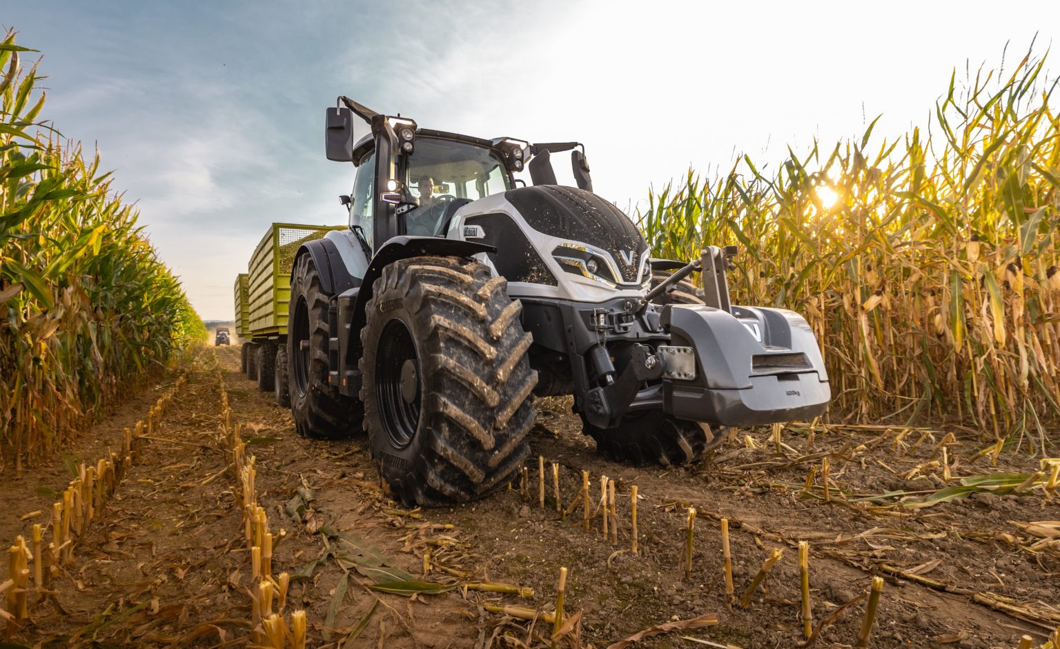 Valtra Q Serie Mit Bis Ps Vorgestellt Landwirt Media Com