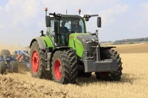 Fendt 728 Vario mit Lemken Scheibengrubber.