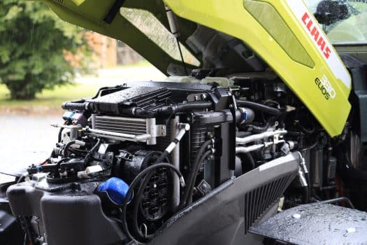 Die Elios und Axos Traktoren von Claas schöpfen ihre Kraft aus modernen FPT Vierzylinder-Turbomotoren.