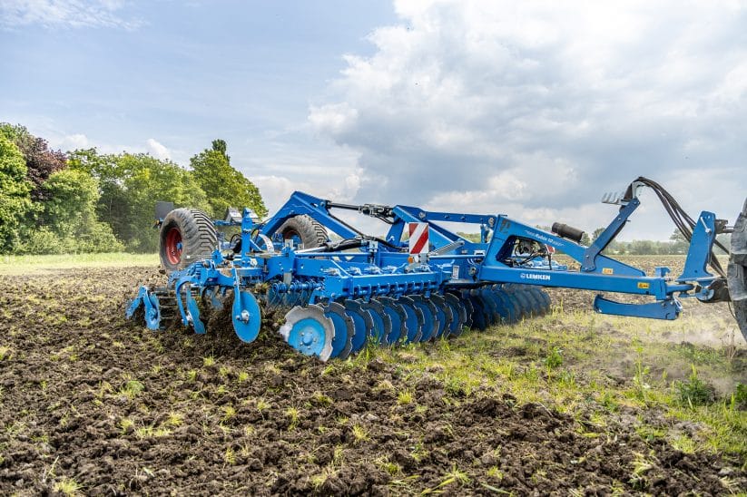 Lemken Rubin 10 TF bei der Grundbodenbearbeitung.