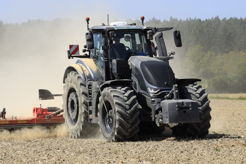 Valtra S416 im LANDWIRT Fahrbericht.